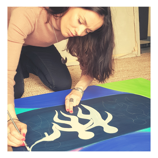 Dorothée Rodriguez Velar creating an abstract painting as a healing journey.